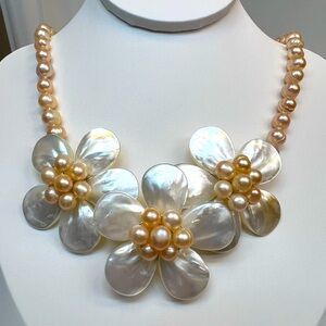NMP100 STATEMENT Genuine PEACH Pearl Necklace with Mother of Pearl FLOWERS
